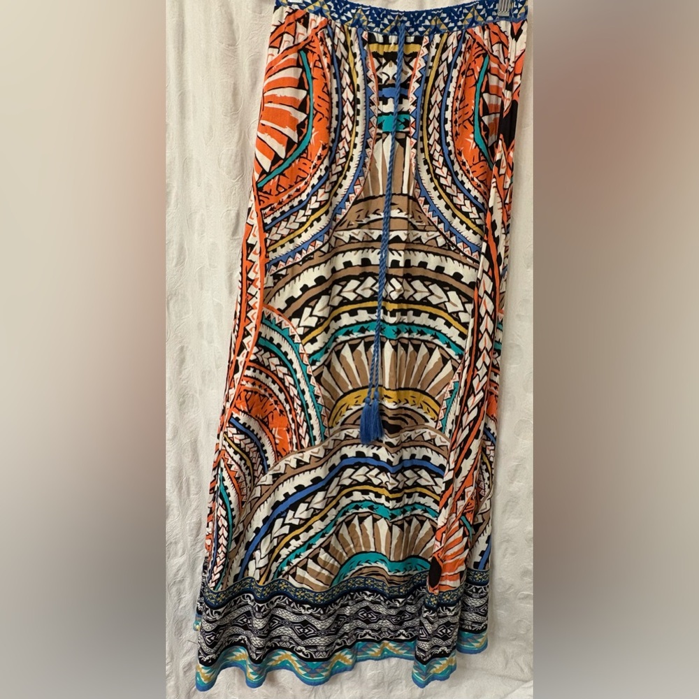 Fun and funky maxi skirt from Flying Tomato. Size small.